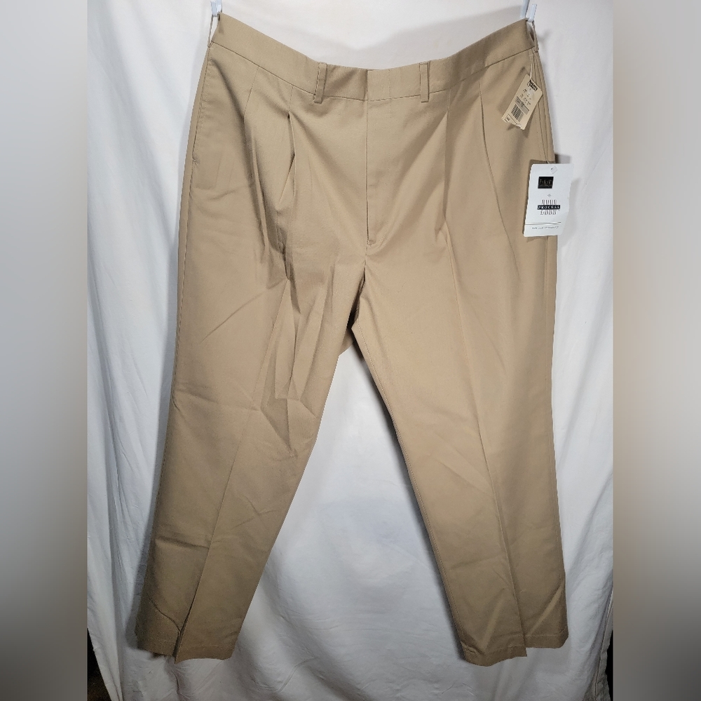 NWT Vintage Strawbridge & Clothier Farah W42 x L32  men's khaki slacks BRAND NEW